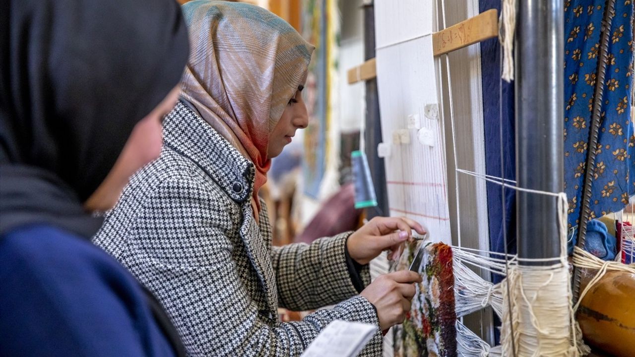 Erbil Kadınlarının El Emeği: Halı Dokuma Sanatı