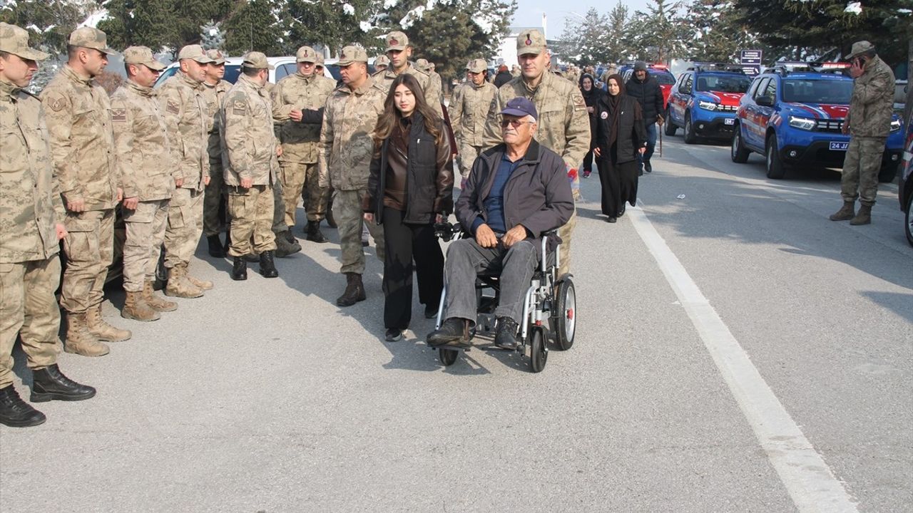 Erzincan'da Engellilere Tekerlekli Sandalye Desteği