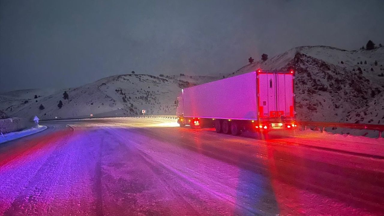 Erzincan'da Ulaşımda Kar ve Tipi Zorluğu