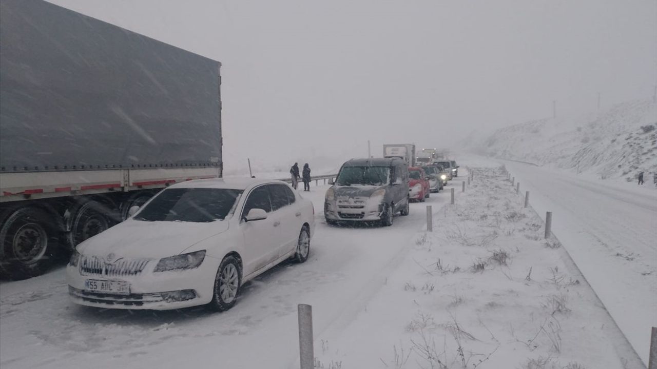 Erzurum ve Ardahan Karla Beyaza Büründü