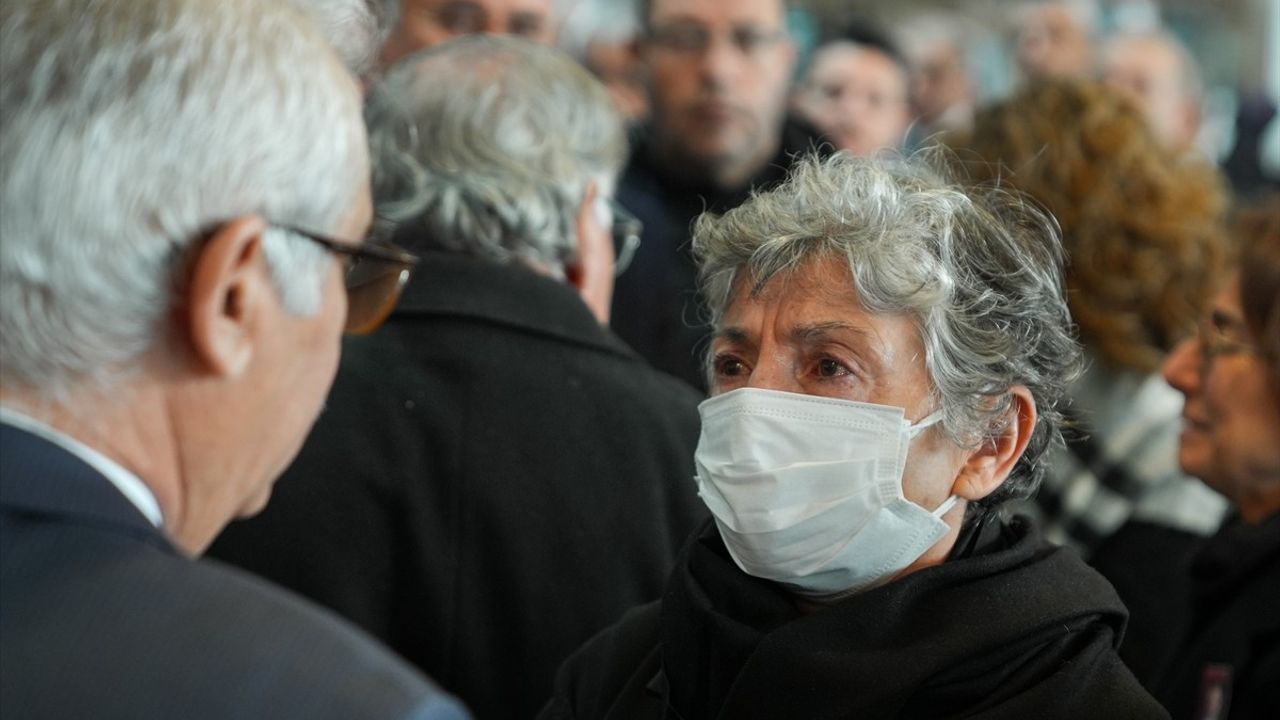 Eski AYM Başkanvekili Burhan Üstün Son Yolculuğuna Uğurlandı