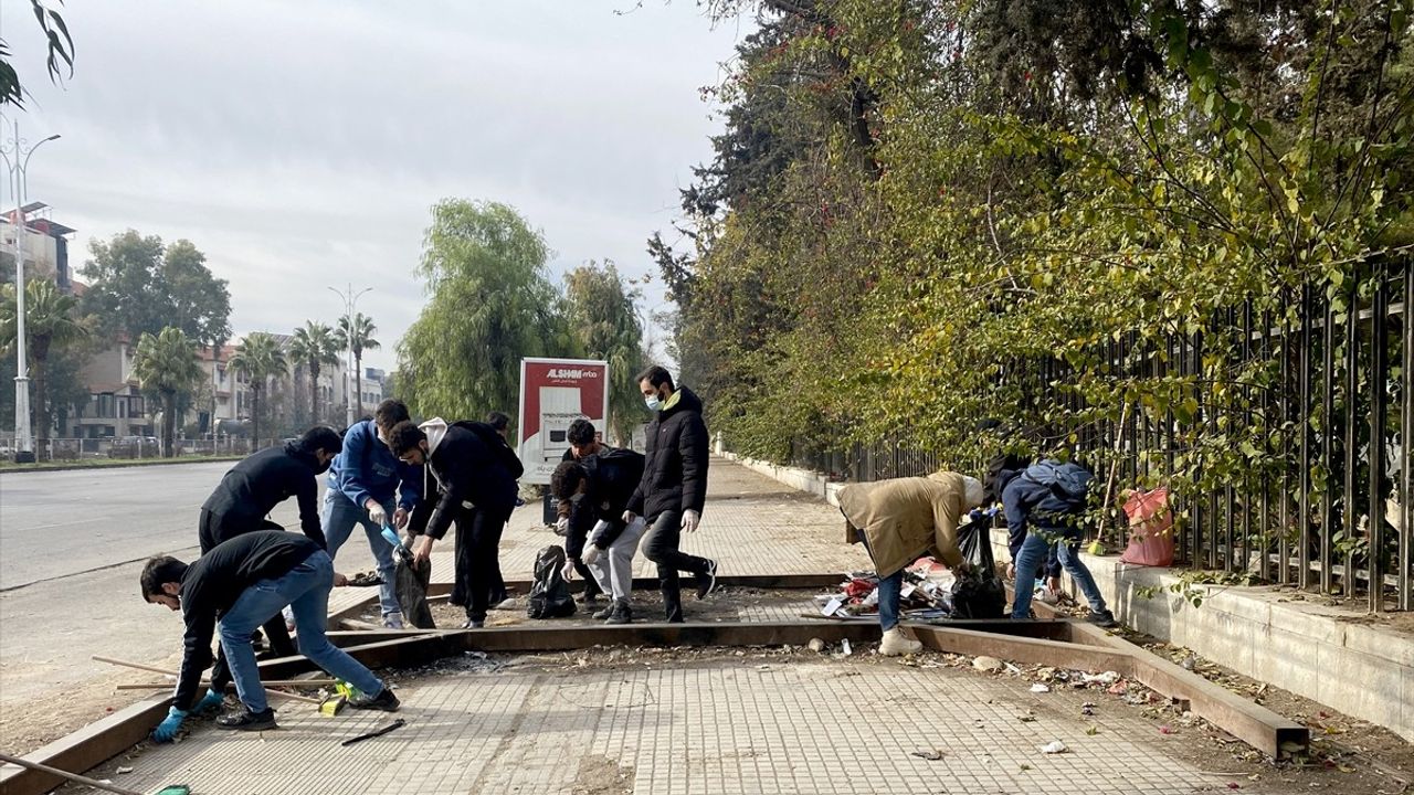 Gönüllü Gençler Şam'ı Temizliyor