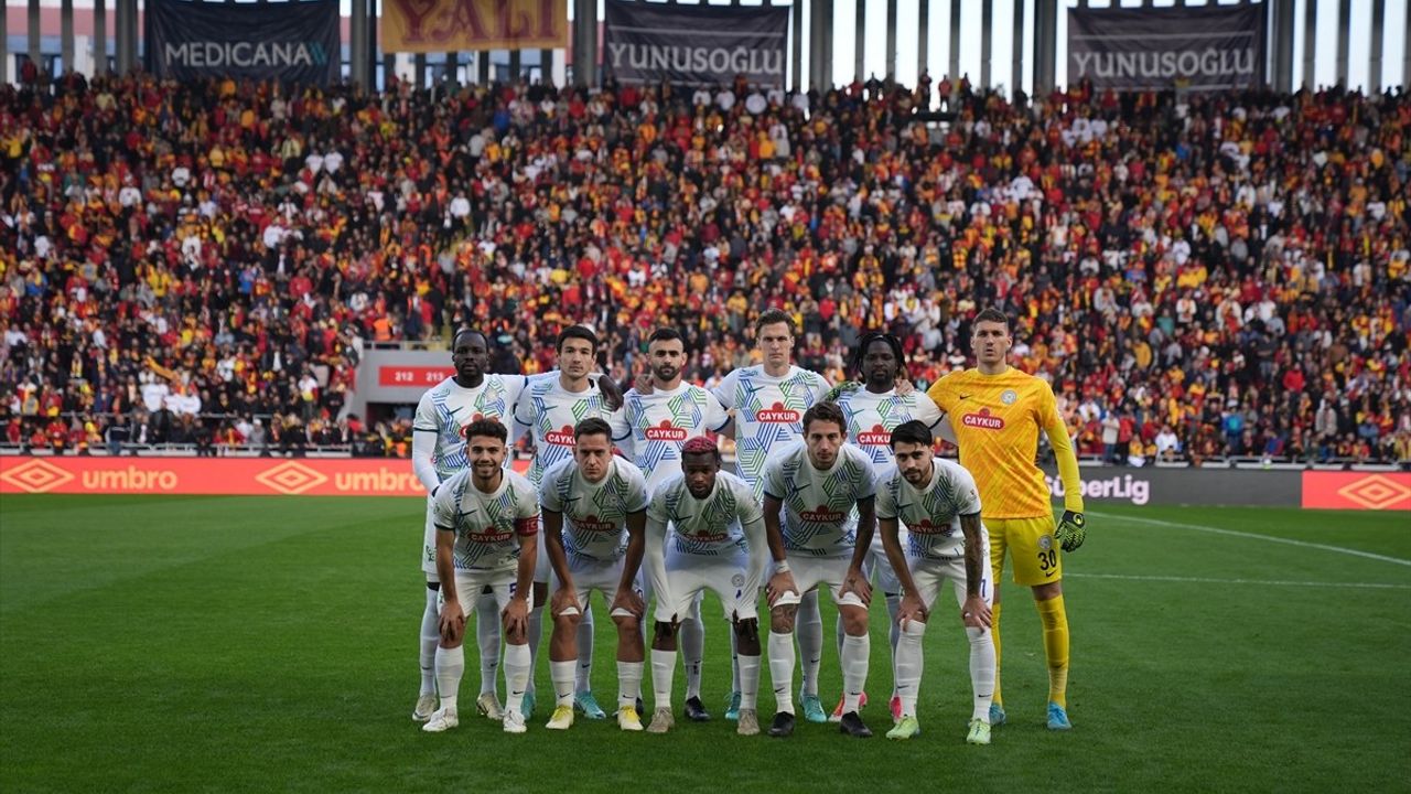 Göztepe, Çaykur Rizespor'u İlk Yarıda Üstünlükle Geçti