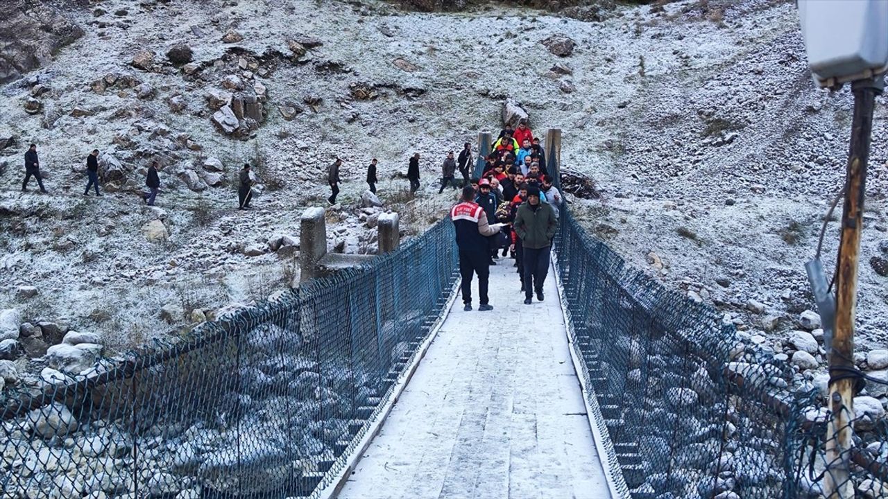 Hakkari'de Kayalıkta Düşen Genç Hayatını Kaybetti