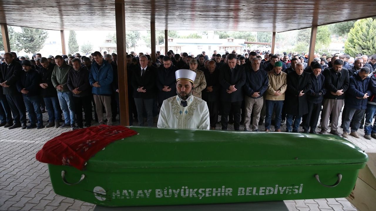 Hatay'da Zehirlenme Olayı: Ebeveyn ve Üç Çocuğun Cenazesi Defnedildi