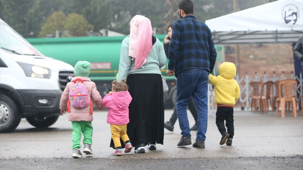 Hatay'daki Sınır Kapılarından Suriyelilerin Ülkelerine Dönüşleri Devam Ediyor