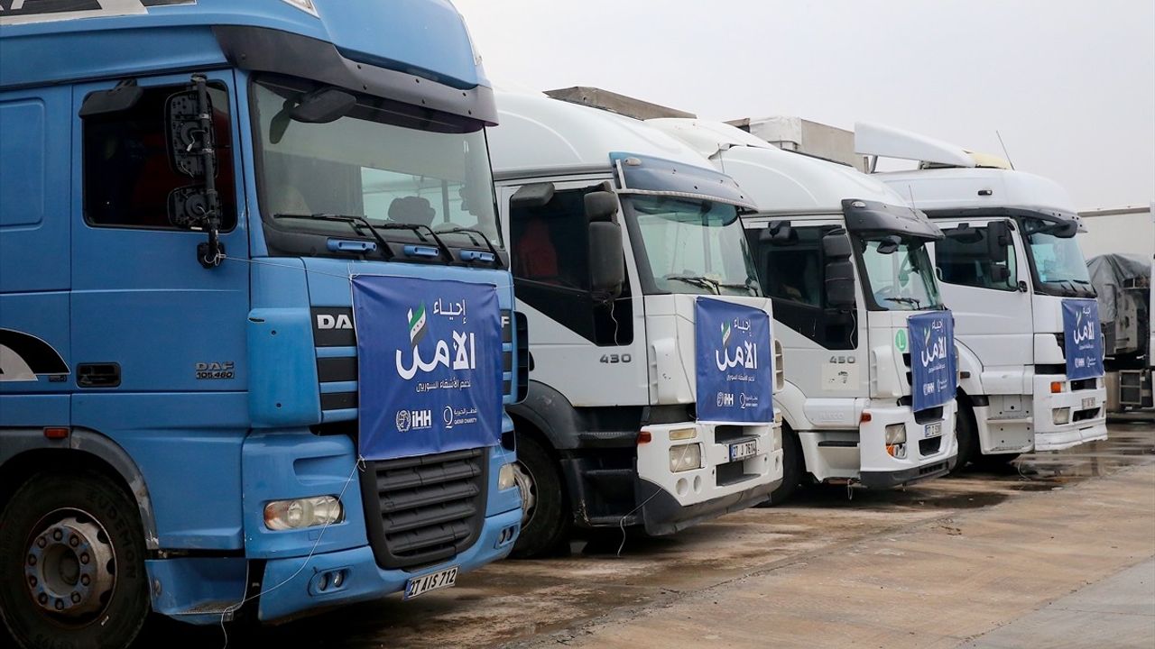 Hatay'dan Suriye'ye 24 Tır İnsani Yardım Gönderildi