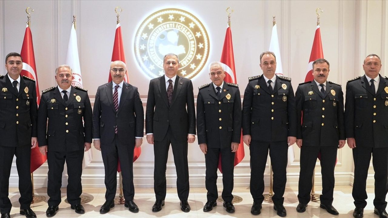 İçişleri Bakanı Yerlikaya'dan Yeni Emniyet Müdürlerine Tebrik