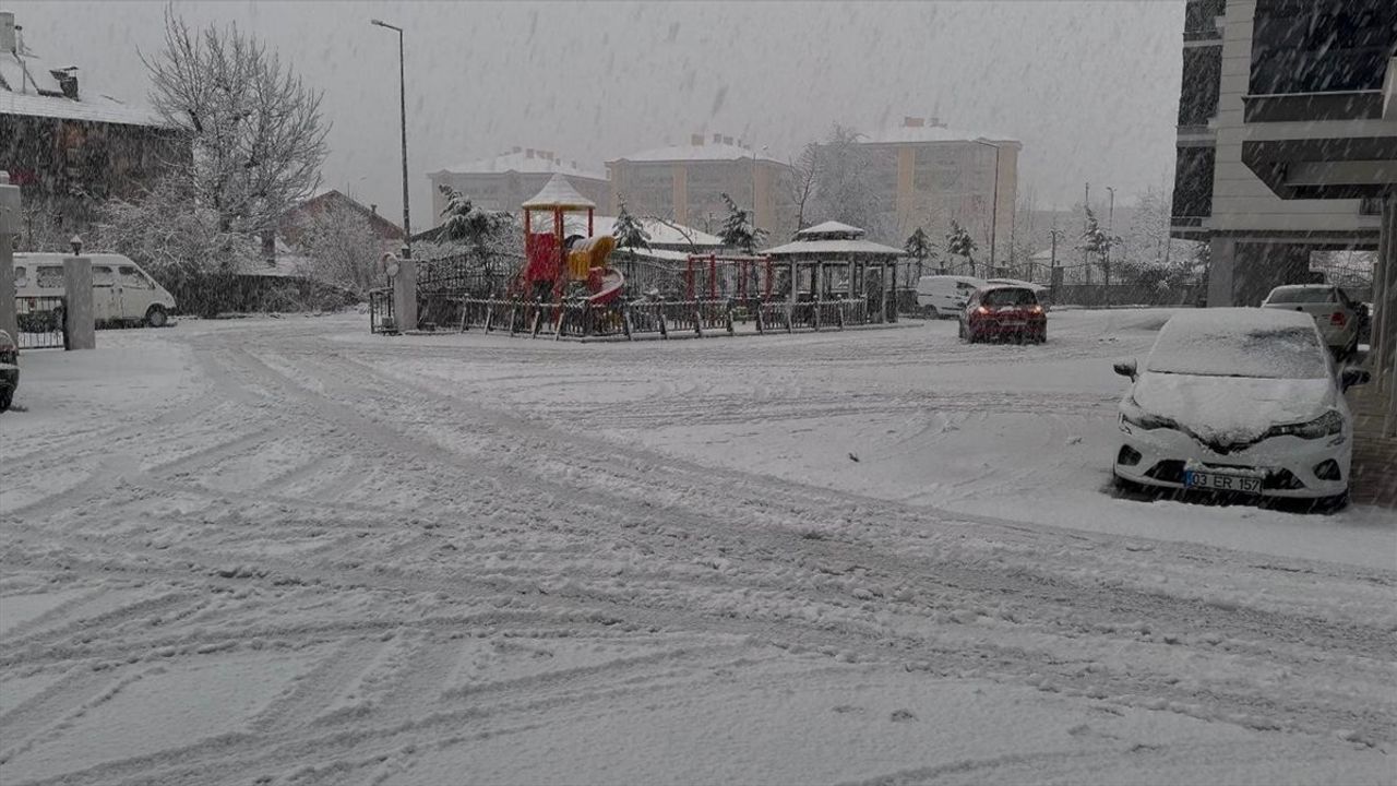 Isparta ve Burdur'da Kar Yağışı Etkili Oluyor