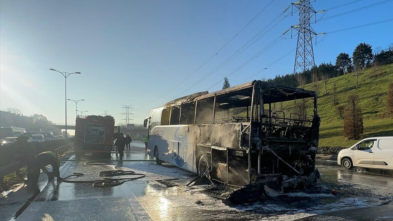 İstanbul'da Şehirlerarası Otobüste Yangın Çıktı