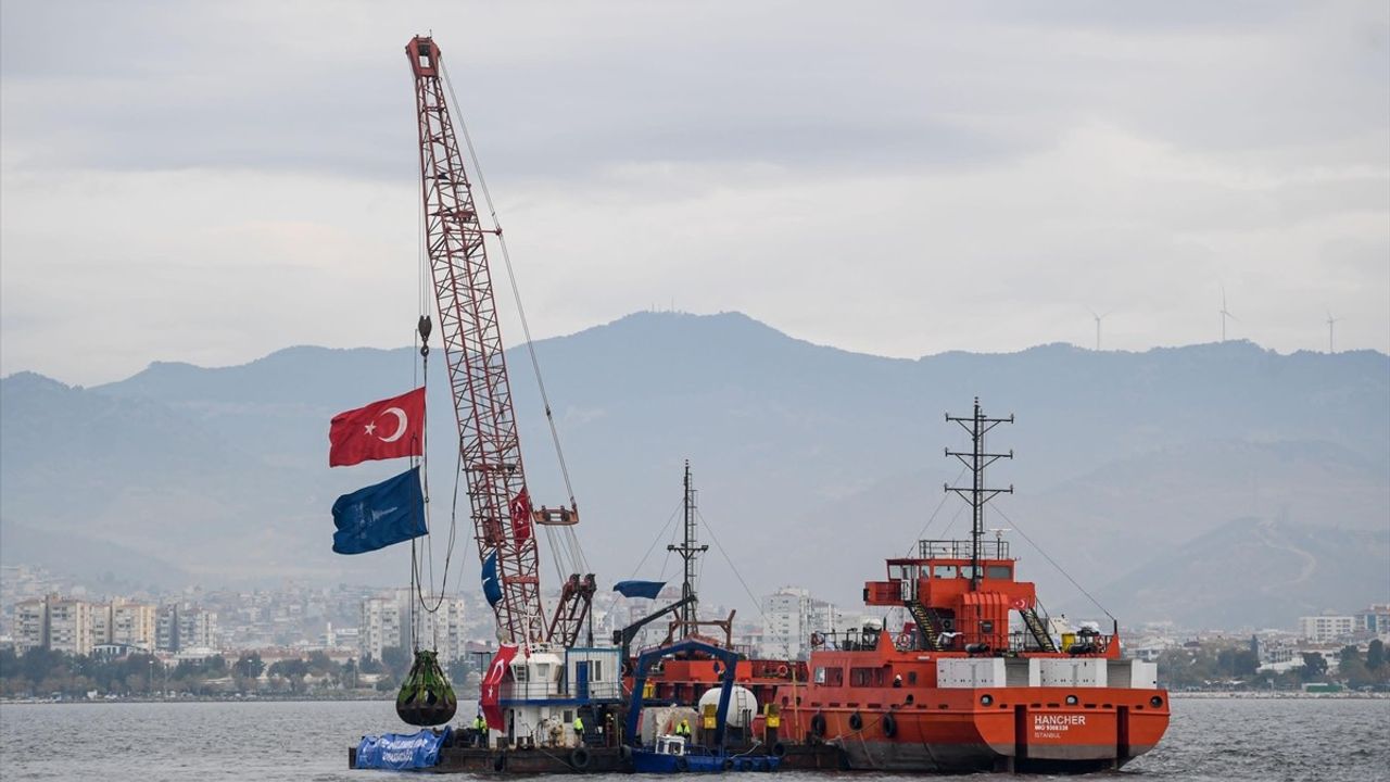 İzmir Körfezi'nde Temizlik Seferberliği Başlatıldı