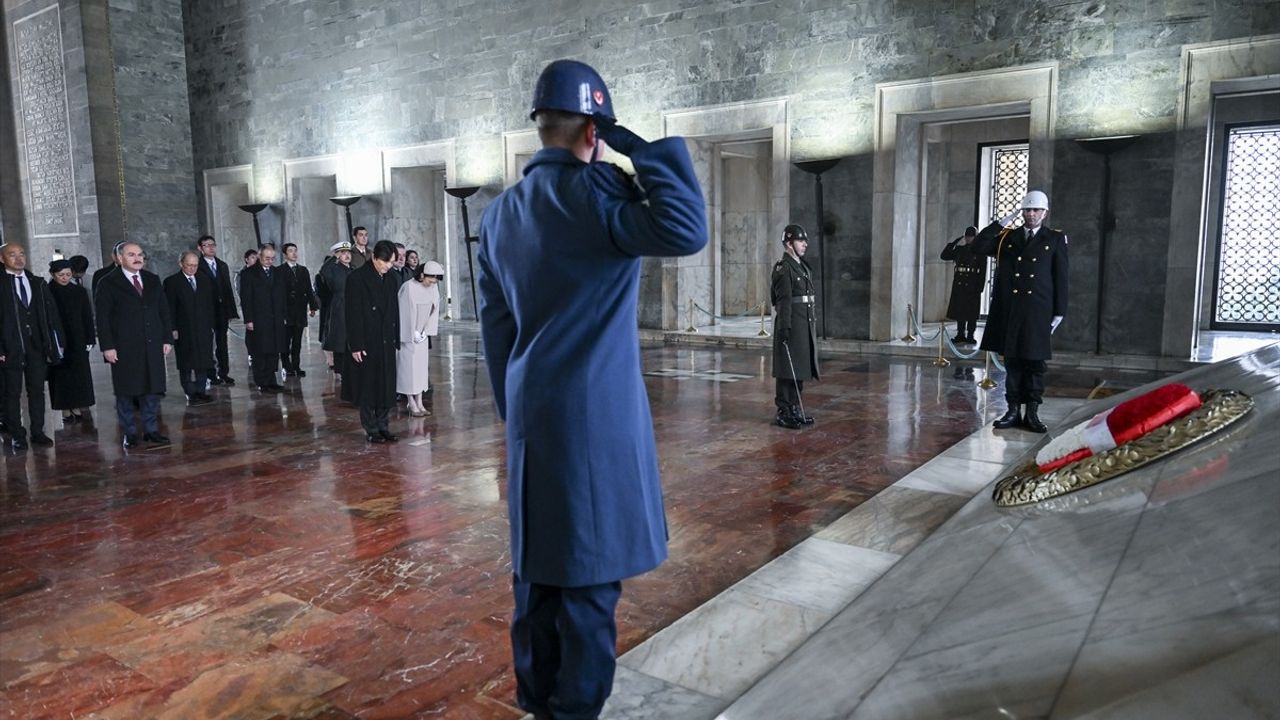 Japonya Veliaht Prensi ve Prensesi Anıtkabir'i Ziyaret Etti