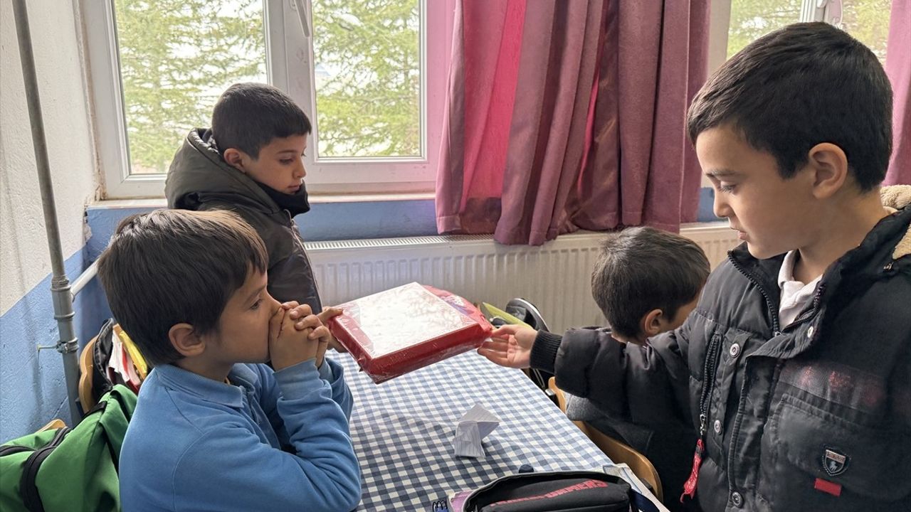 Kahramanmaraş'ta Öğrencilerden Örnek Dayanışma