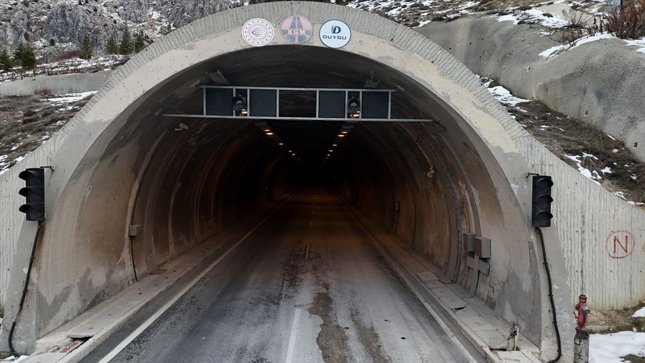 Kahramanmaraş'taki Aşık Mahzuni Şerif Tüneli Yeniden Açıldı