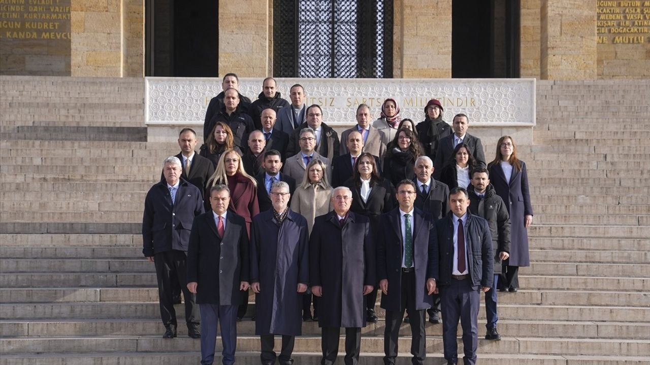 Kamu Başdenetçisi Akarca, Anıtkabir'i Ziyaret Etti