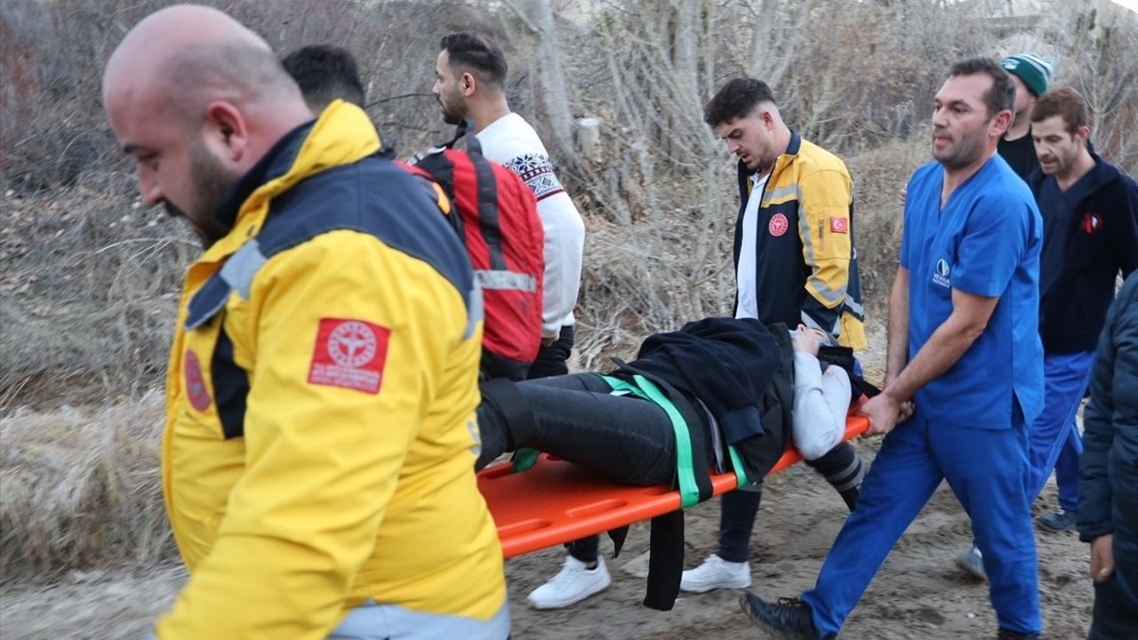 Kapadokya'da Peribacalarına Düşen Turist Hastaneye Kaldırıldı