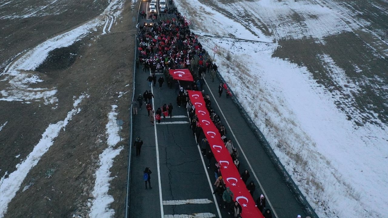 Kars'ta Sarıkamış Şehitleri için Nöbet Tutuldu