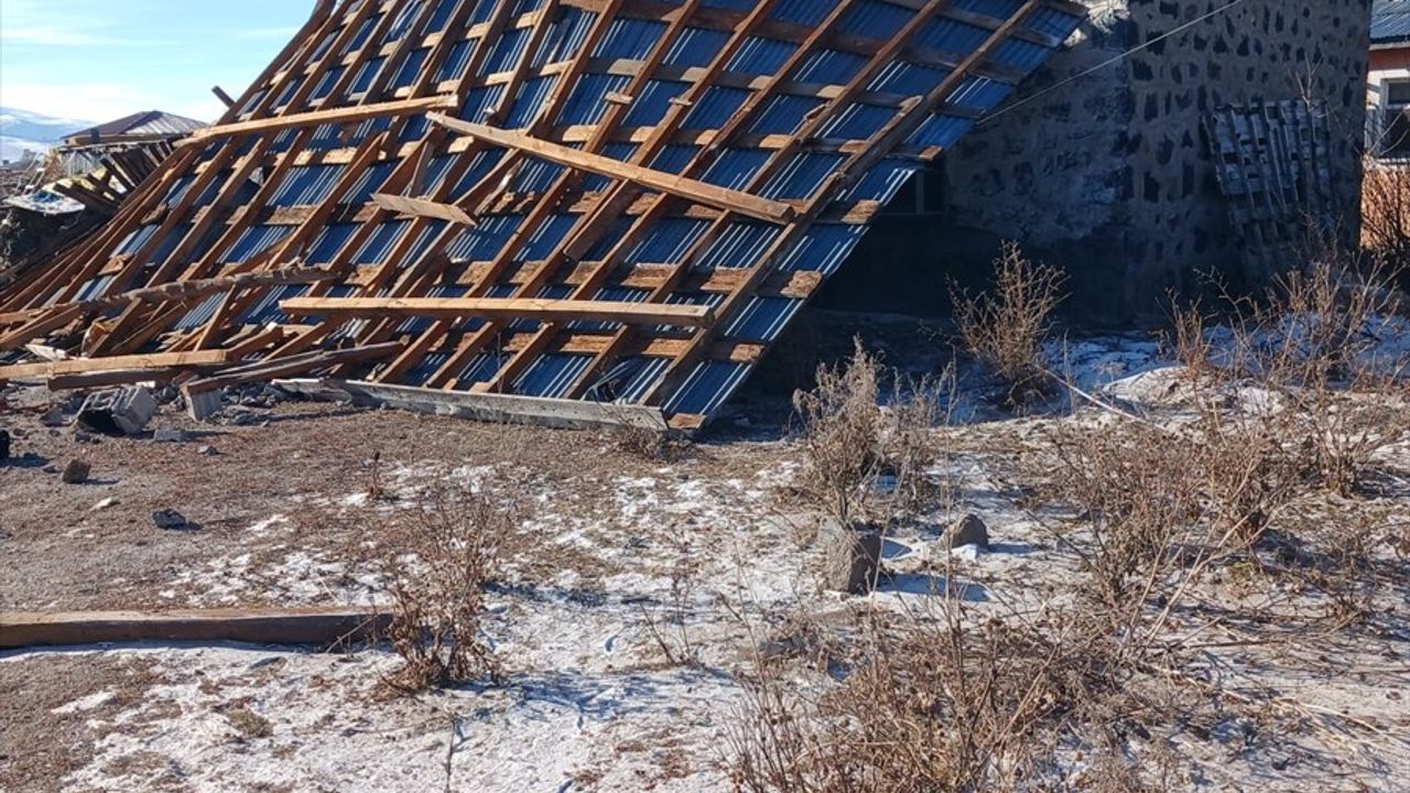 Kars'ta Şiddetli Rüzgar Hasara Neden Oldu