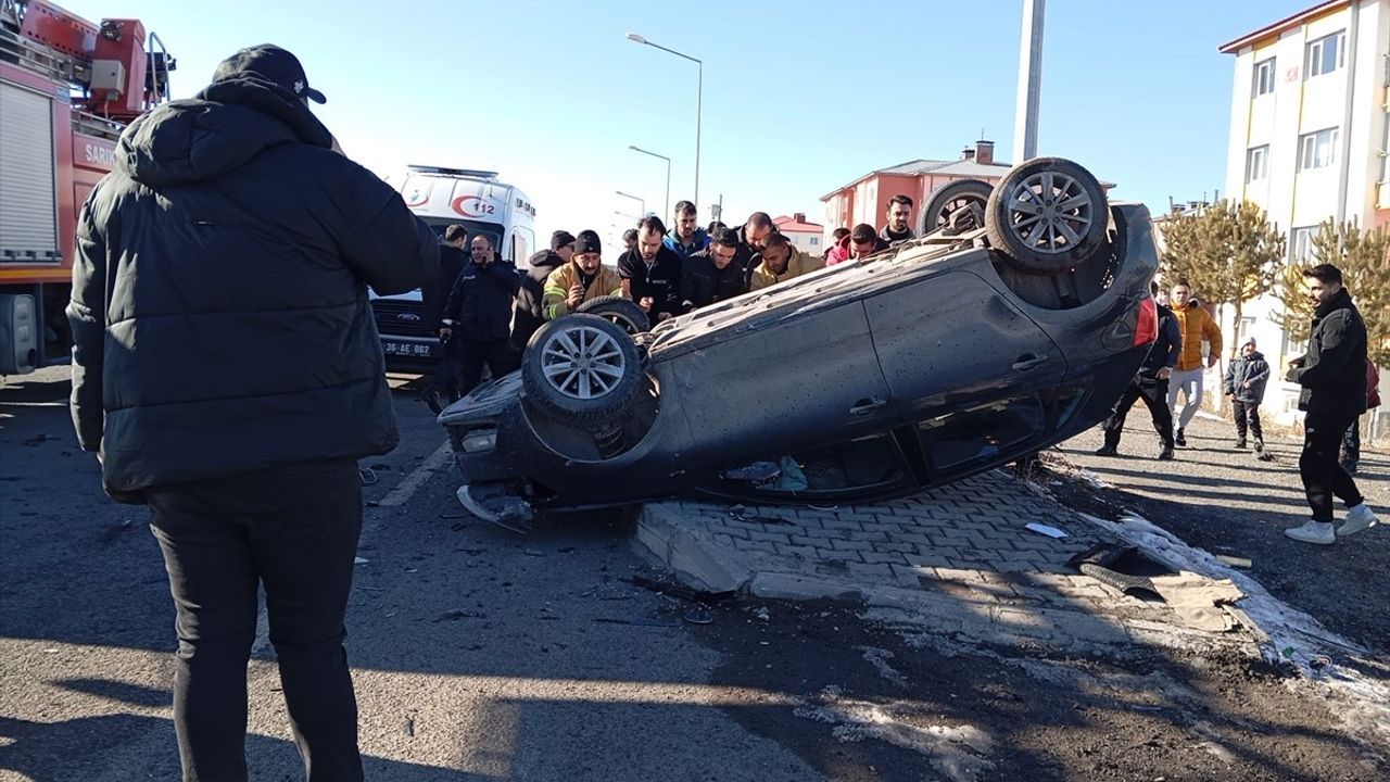 Kars'ta Trafik Kazası: İki Yaralı