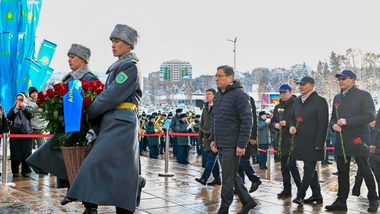 Kazakistan Cumhurbaşkanı Tokayev Bağımsızlık Günü'nü Kutladı