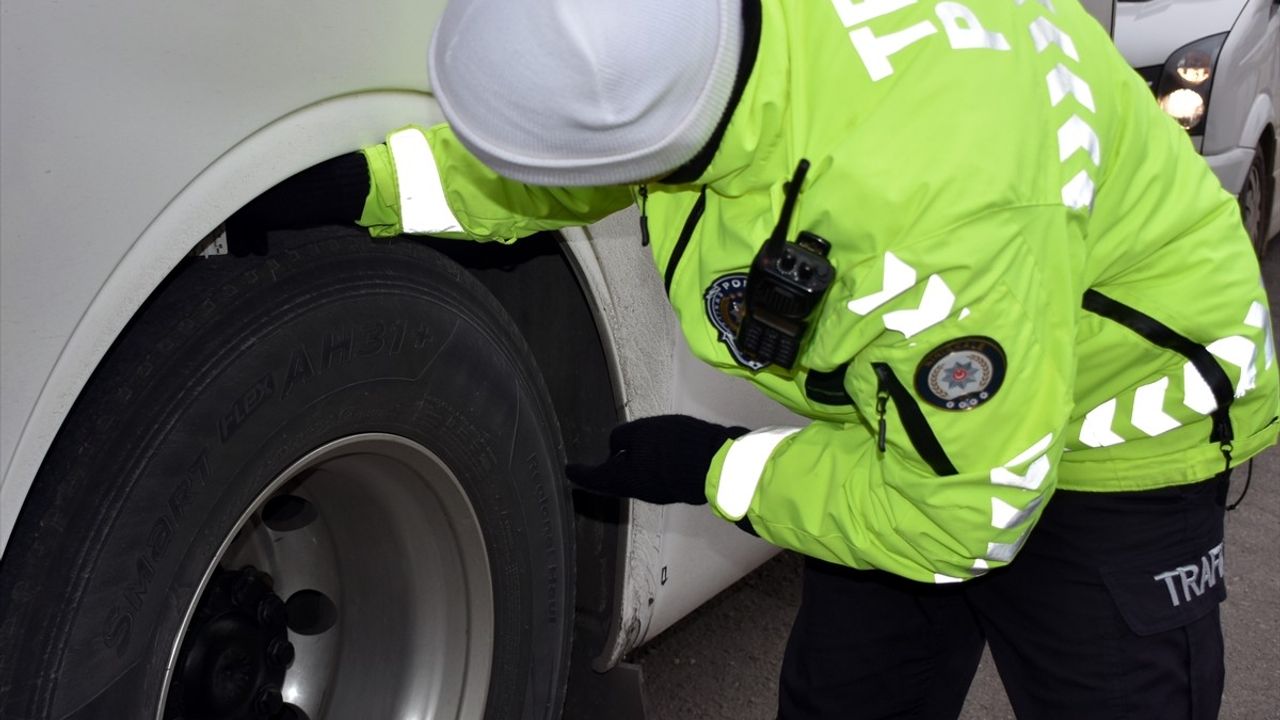 Kırıkkale'de Zorunlu Kış Lastiği Denetimi Yapıldı