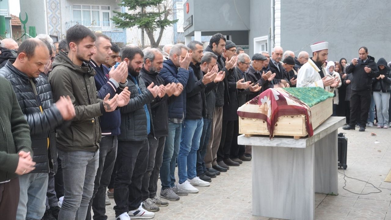 Kırklareli'nde Eski Eşi Tarafından Öldürülen Kadının Cenazesi Defnedildi