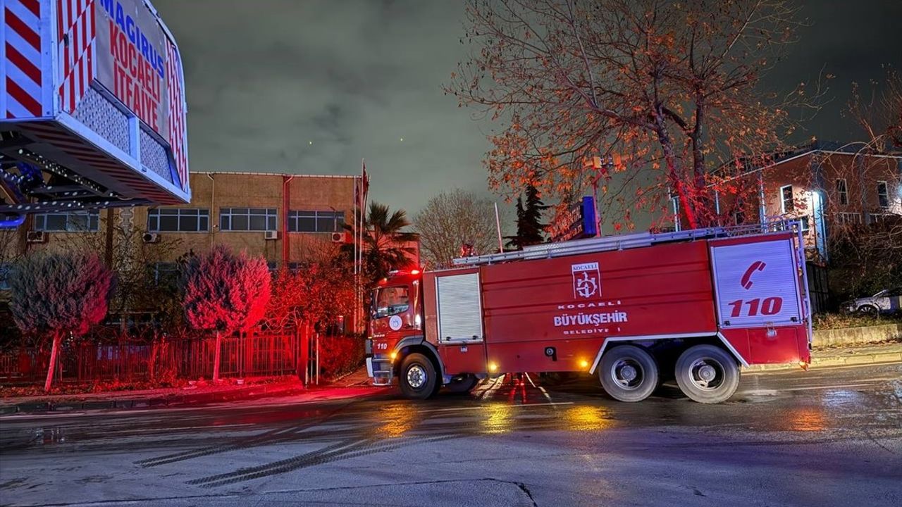 Kocaeli'de Kablo Fabrikasında Yangın Çıktı