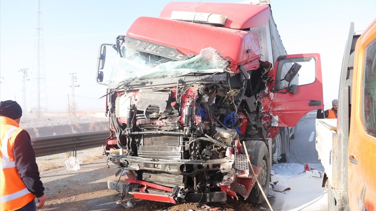 Konya'da Zincirleme Trafik Kazası: 8 Yaralı