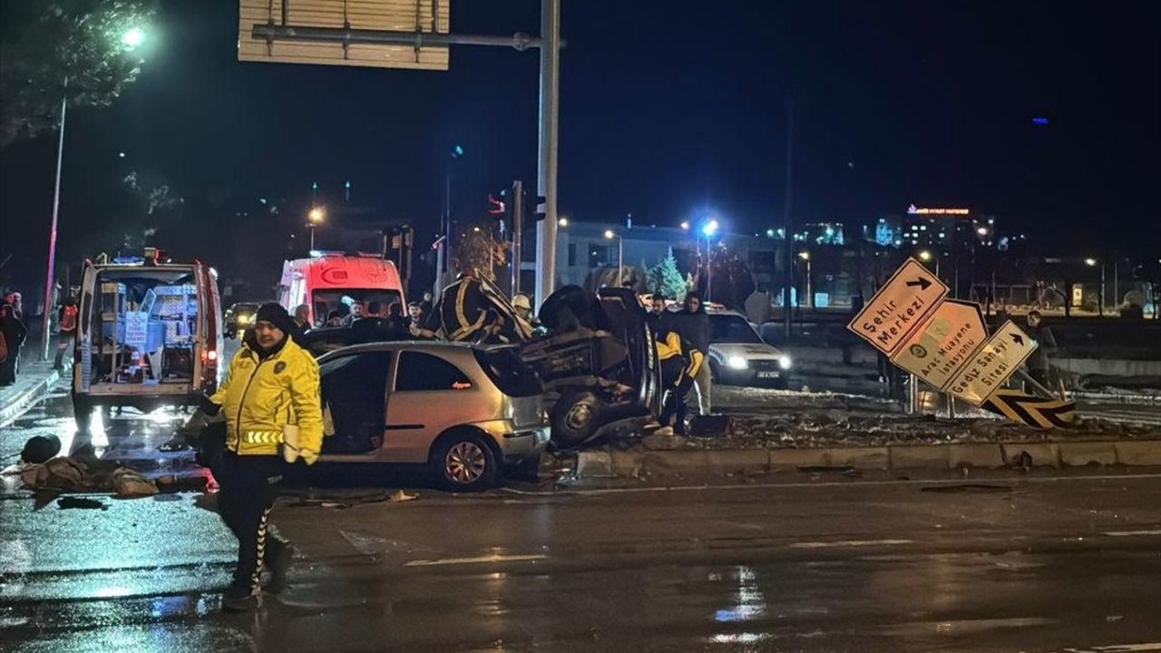 Kütahya'da Trafik Kazası: Karı Koca Hayatını Kaybetti