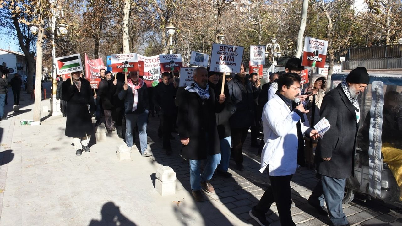 Malatya'da Sağlık Çalışanlarından İsrail'e Protesto