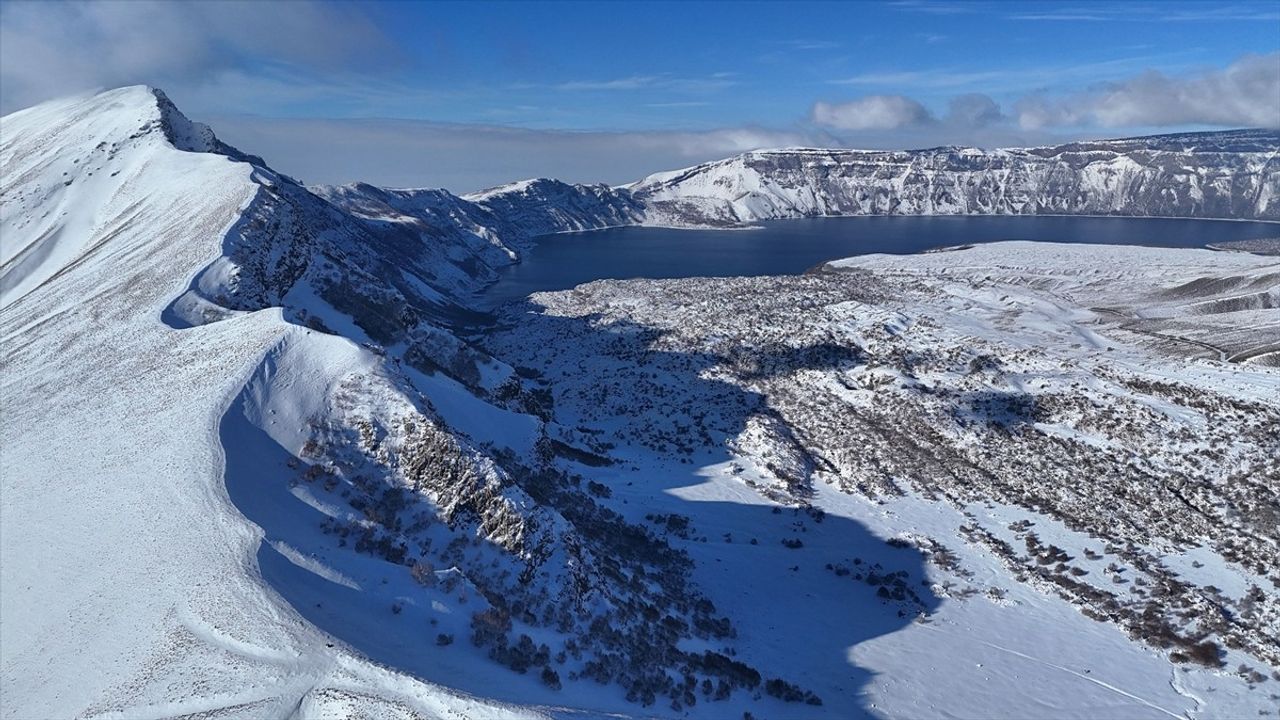 Nemrut Kalderası Kış Beyazına Büründü