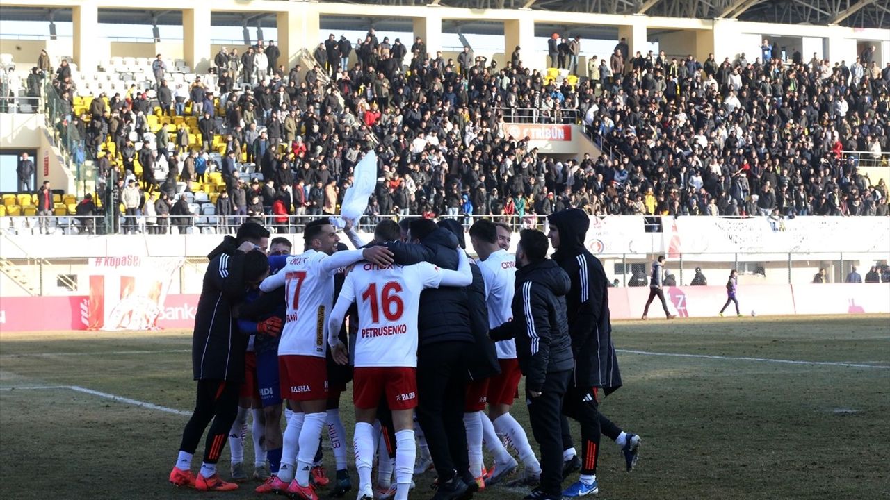 Onvo Antalyaspor, Muşspor'u Penaltılarla Geçerek Gruplara Yükseldi