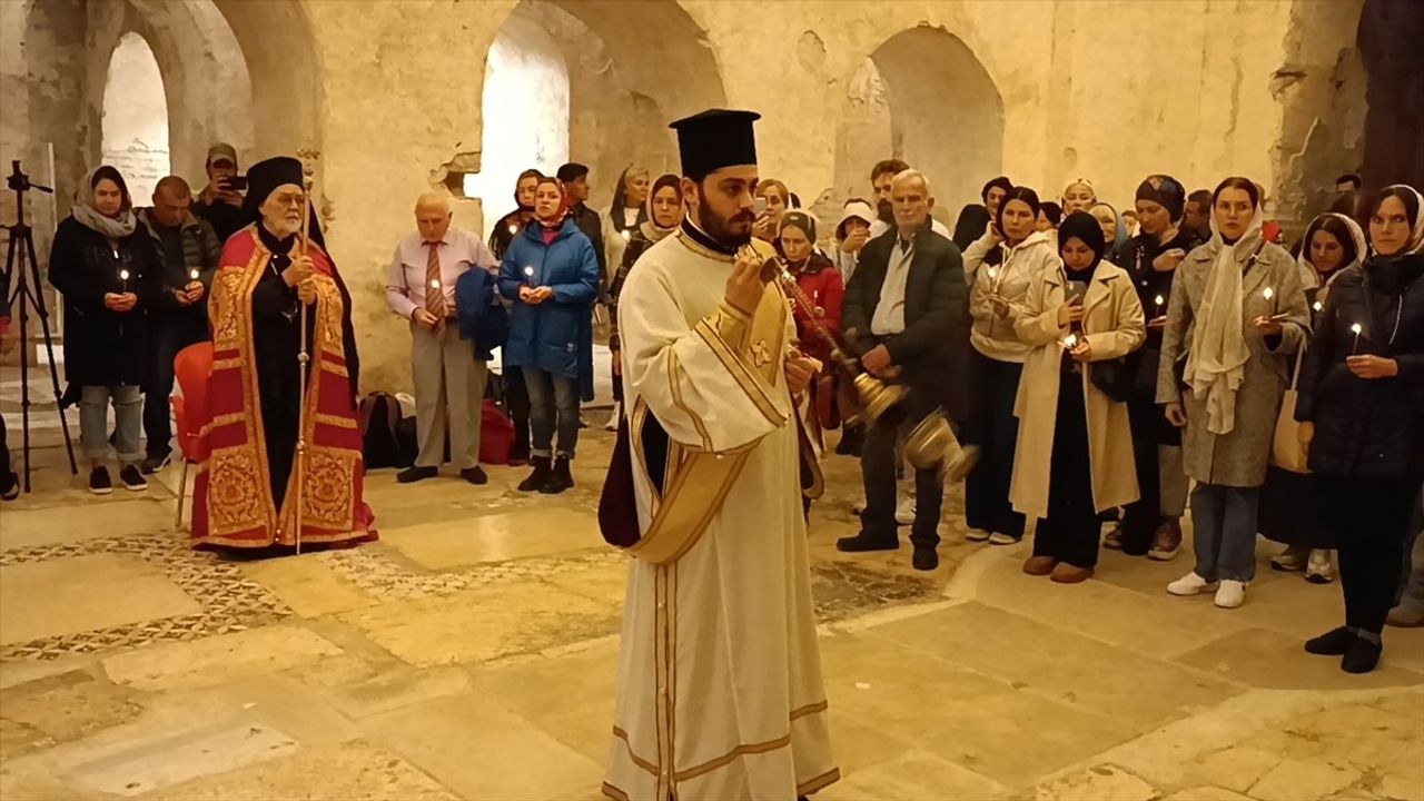 Ortodokslar Antalya'da Noel Baba için Ayin Gerçekleştirdi