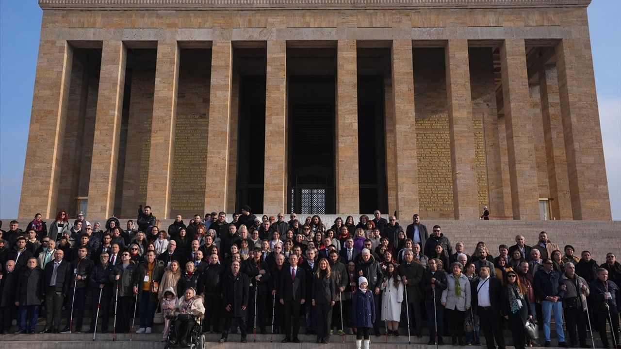 Özgür Özel'in Anıtkabir Ziyareti