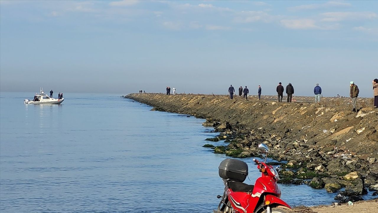 Samsun'da Kaybolan Balıkçıları Bulma Çalışmaları Devam Ediyor