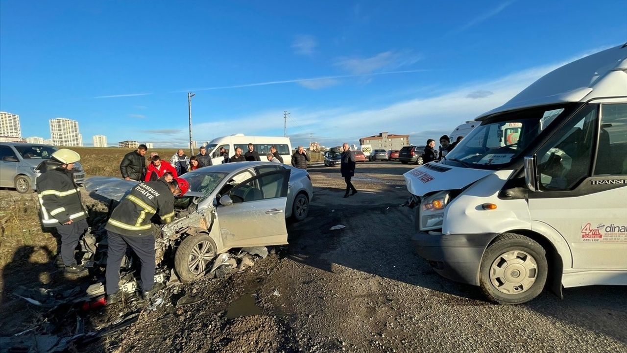 Samsun'da Trafik Kazası: 13 Yaralı