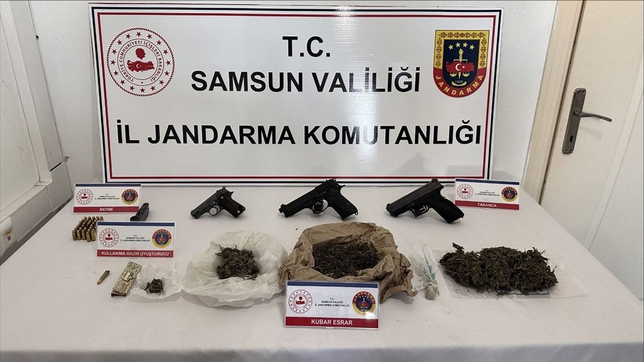 Samsun'da Uyuşturucu Operasyonu: Kanepe İçinde Ele Geçirilen Madde