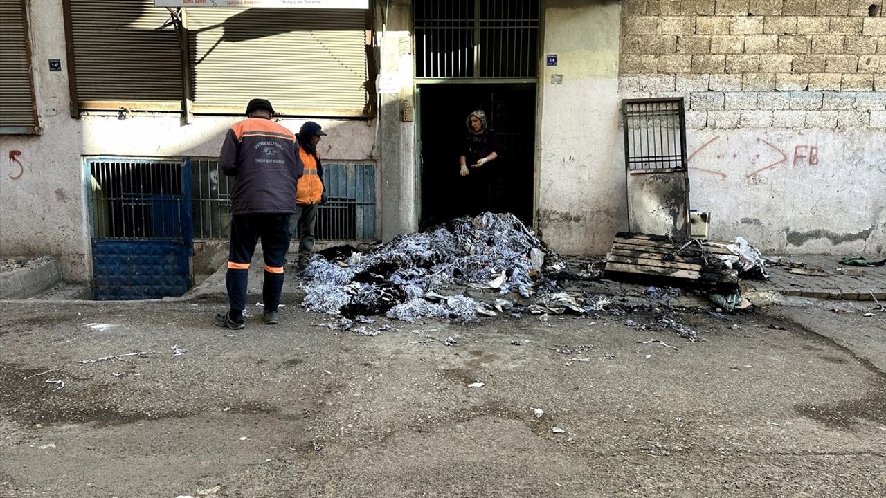 Şanlıurfa'da Çıkan Yangında 5 Kişi Dumandan Etkilendi