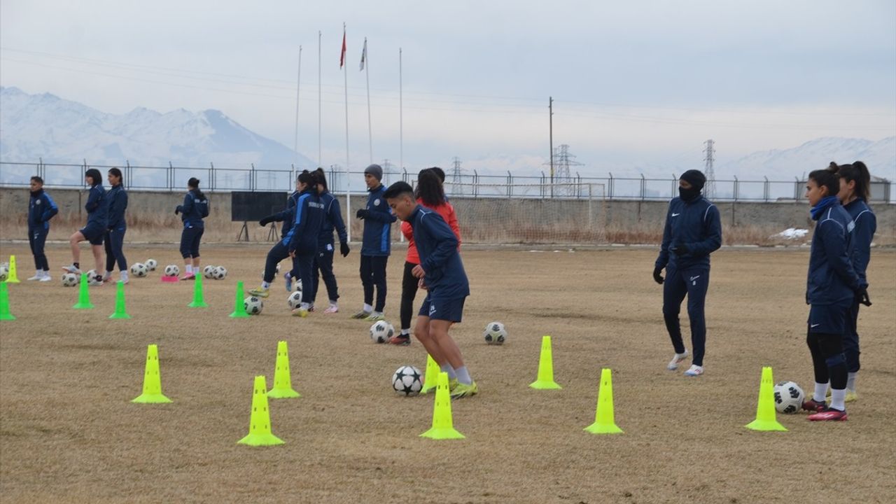 Şeymanur Hapaç ile Yüksekova Spor Kadınlar 1. Ligi'nde Fırtına Gibi!