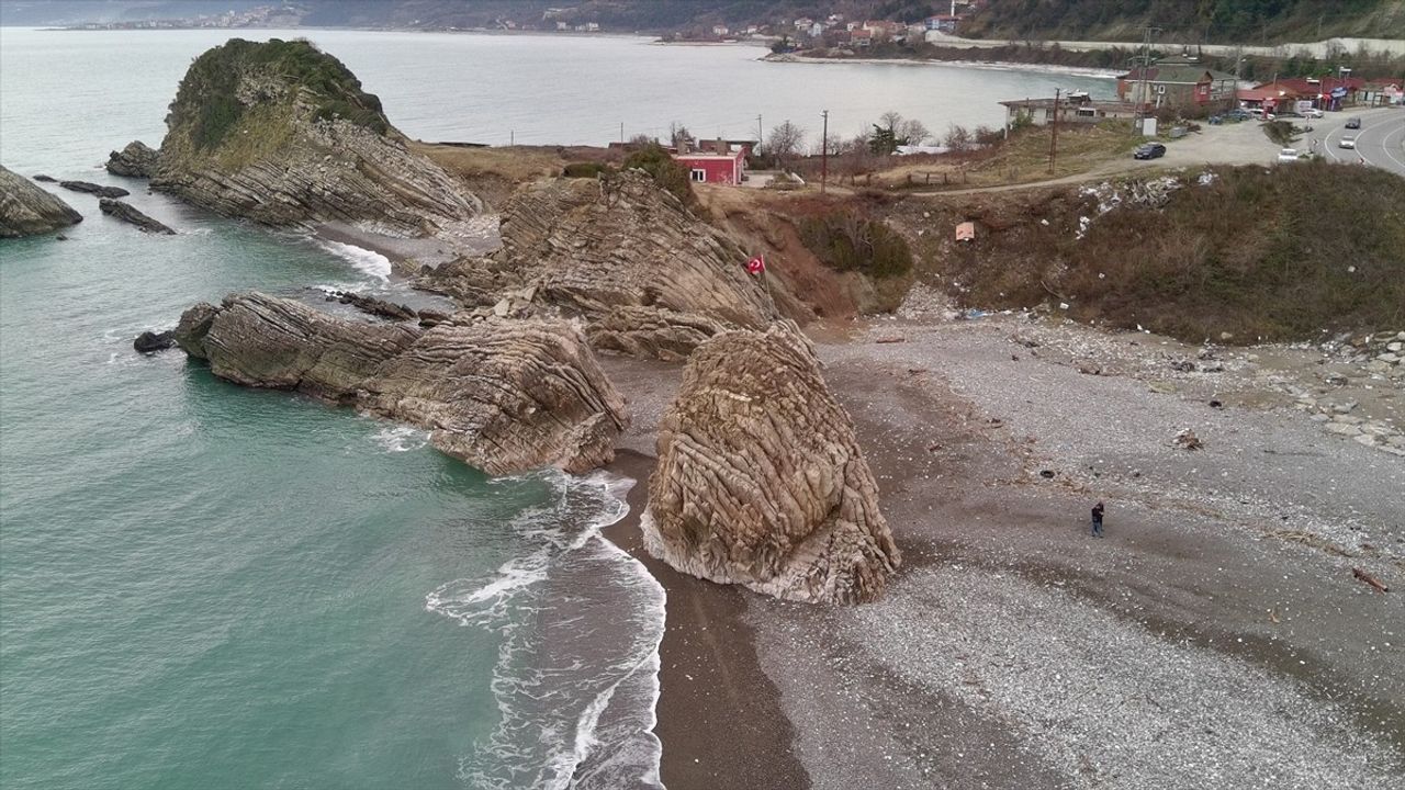 Sinop'ta Dron Çekimiyle Deniz Çekilmesi Gözlemlendi