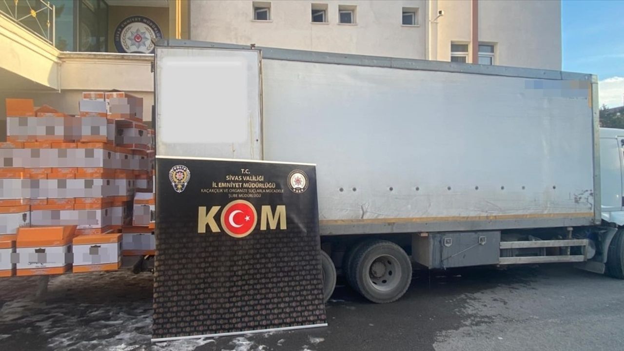 Sivas'ta 5 Milyon 940 Bin Kaçak Makaron Ele Geçirildi