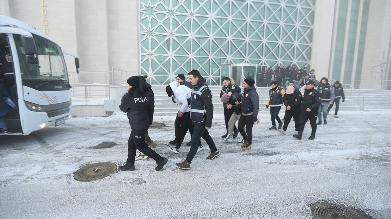 Sosyal Medya Üzerinden Dolandırıcılık: 16 Kişi Tutuklandı