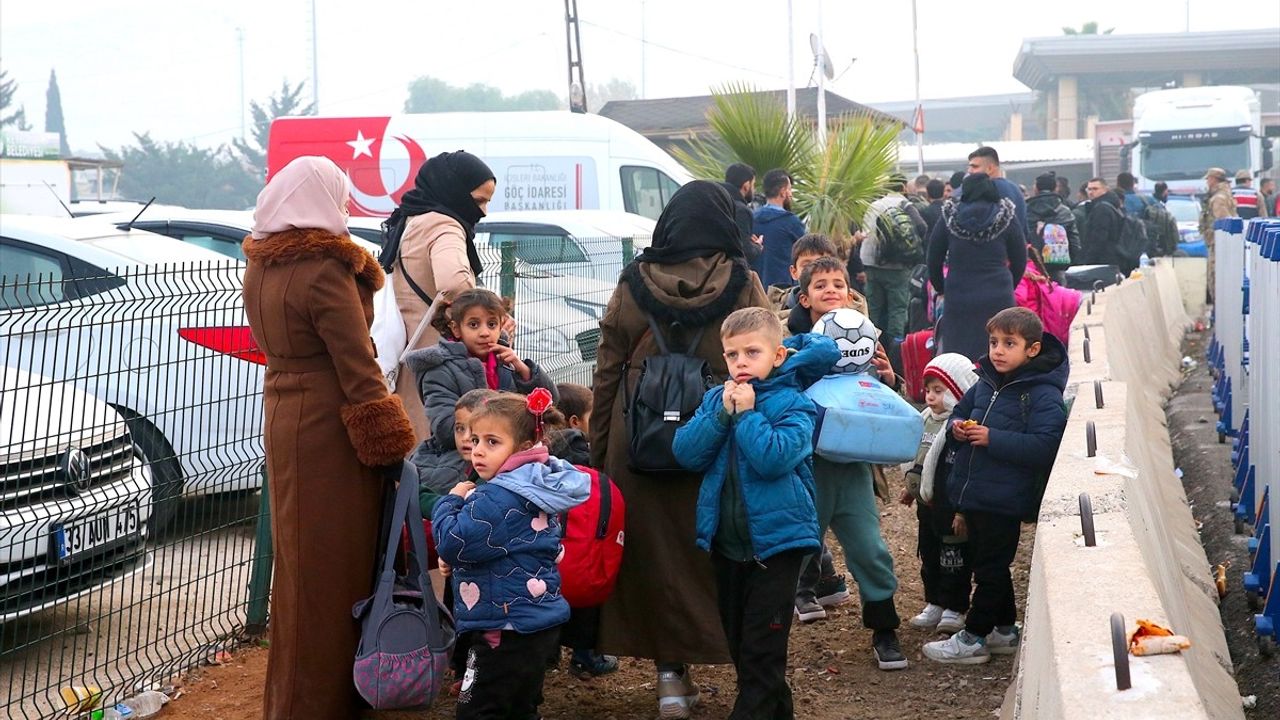 Suriyeliler Hatay'daki Sınır Kapılarından Ülkelerine Dönüyor