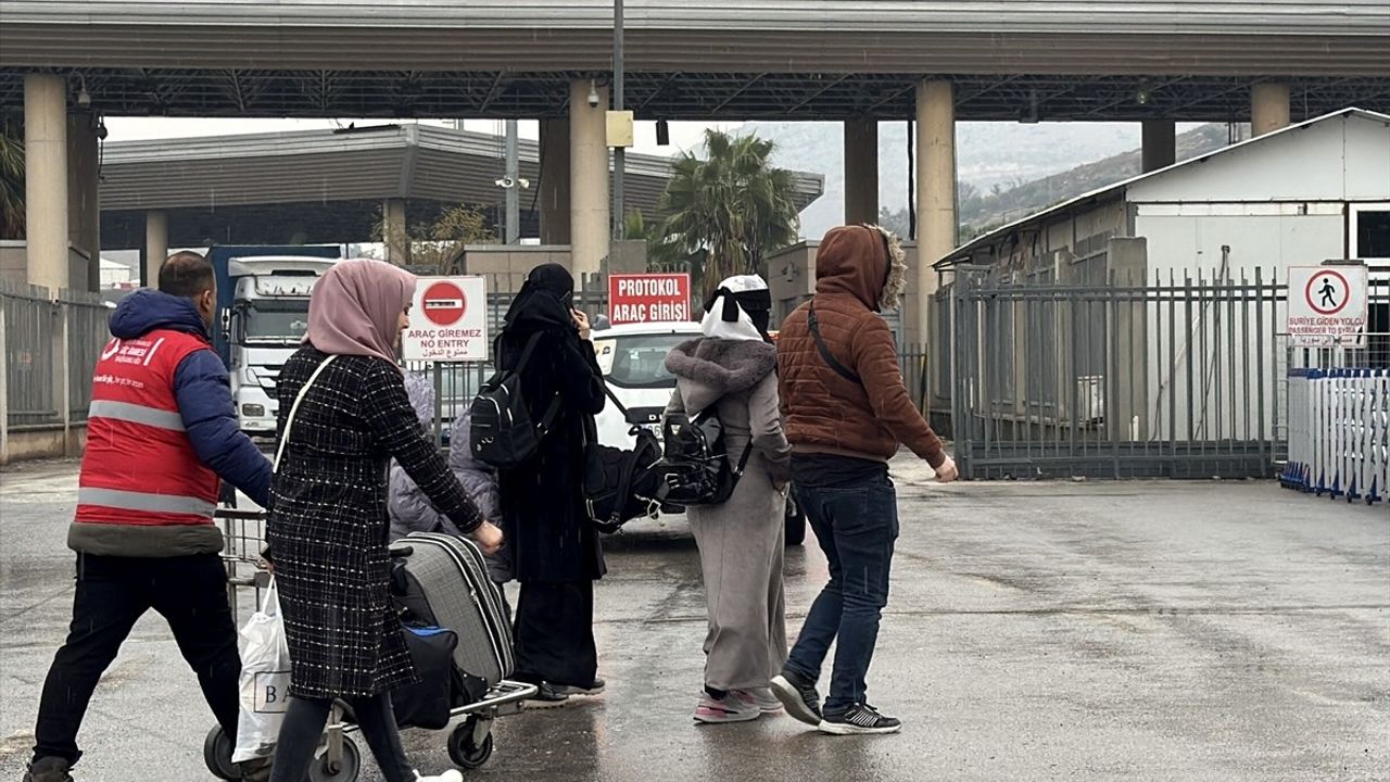 Suriyelilerin Hatay'daki Sınır Kapılarından Ülkelerine Dönüşleri Sürüyor