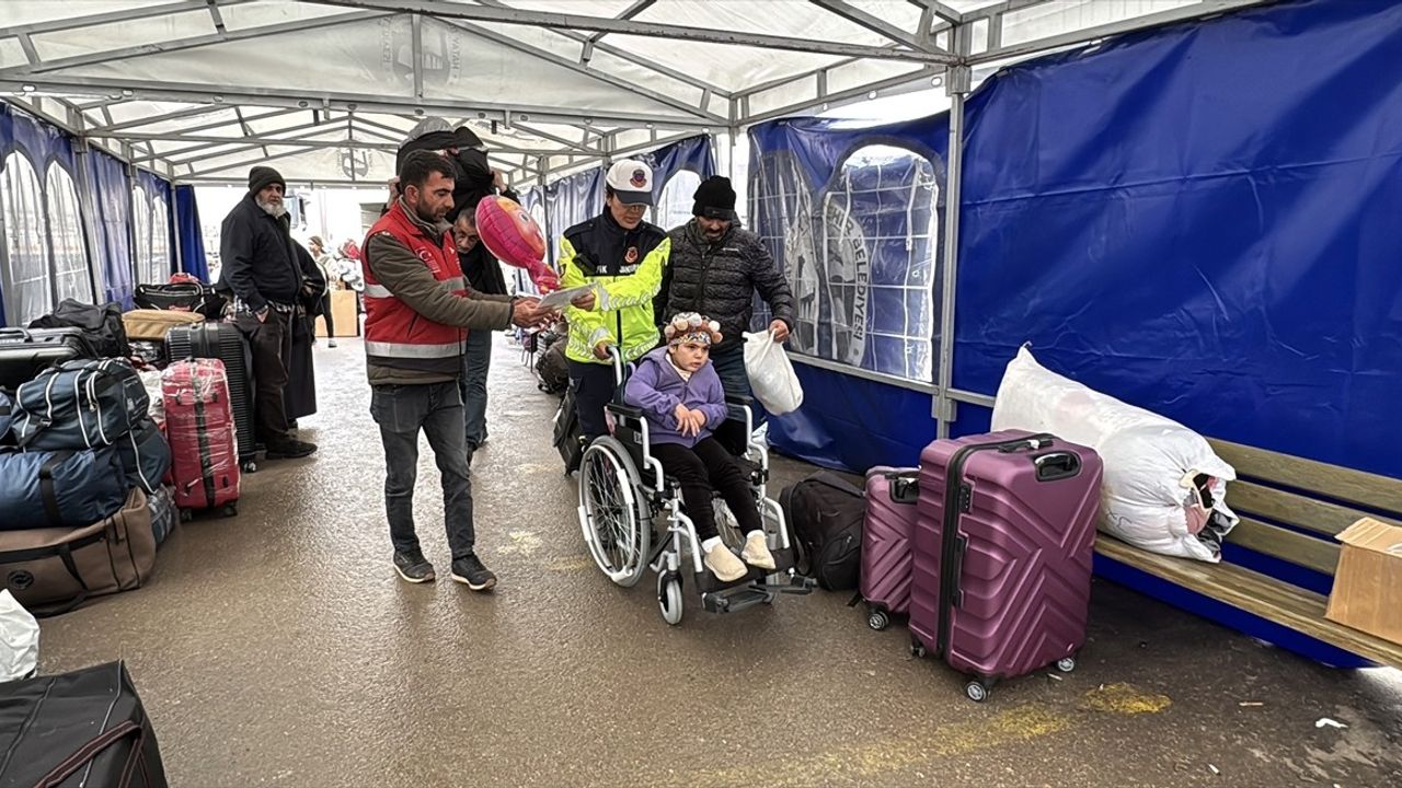 Suriyelilerin Hatay'dan Ülkelerine Dönüşü Devam Ediyor