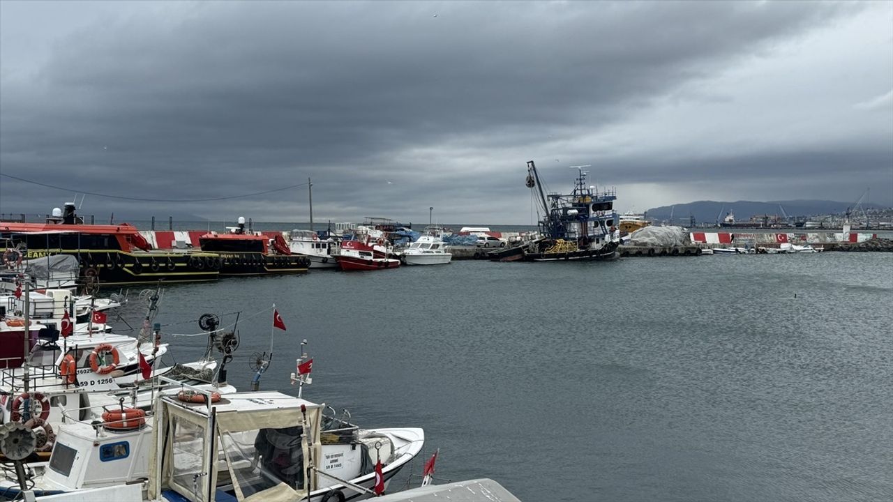 Tekirdağ'da Poyraz Deniz Ulaşımını Kesintiye Uğrattı