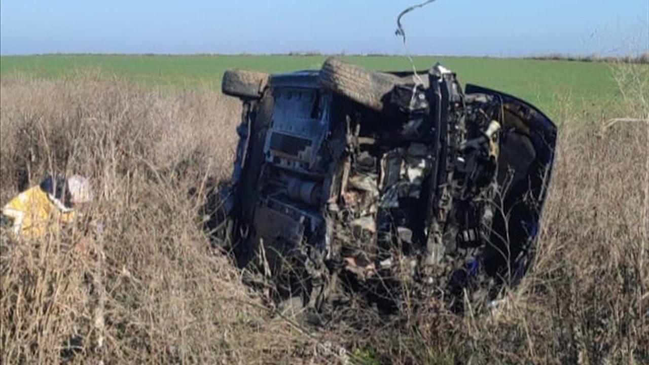 Tekirdağ'da Tarlaya Devrilen Otomobilin Sürücüsü Hayatını Kaybetti