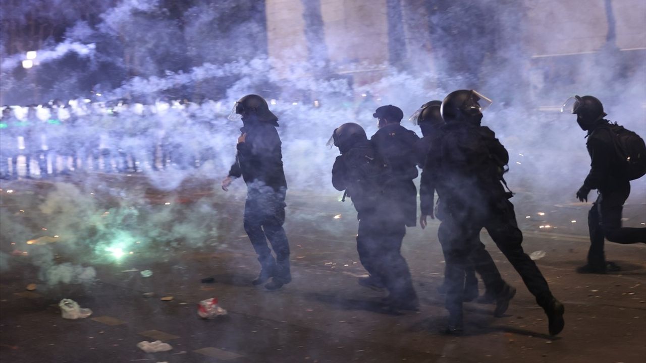 Tiflis'te Gösteriler: AB Müzakere Kararı Protesto Ediliyor