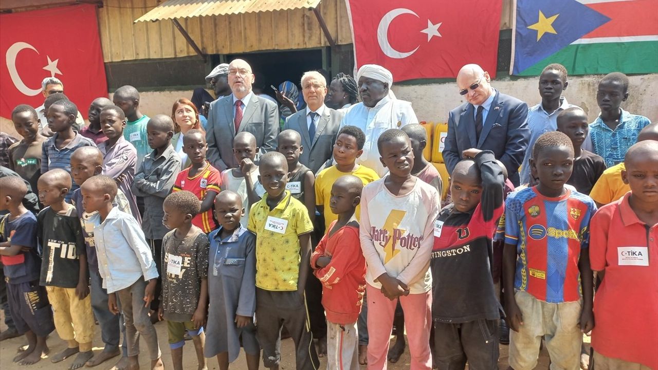 TİKA'nın Güney Sudan'daki Yetimlere Gıda Yardımı