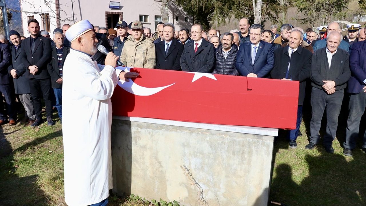 Trabzon'da 98 Yaşındaki Kore Gazisi Ali Paşa Albayrak Son Yolculuğuna Uğurlandı